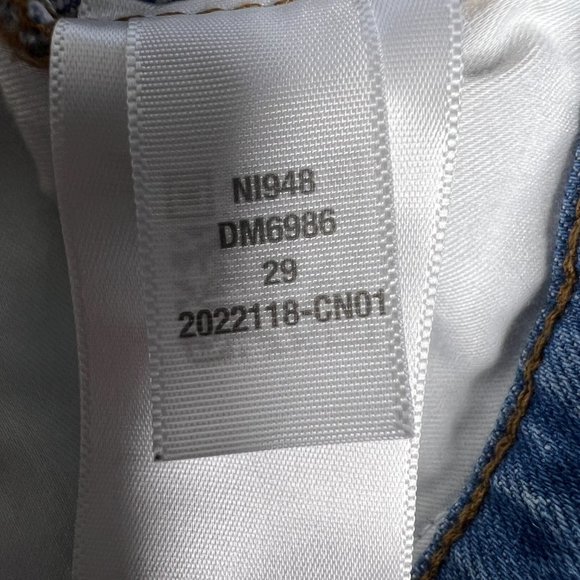 Madewell The Perfect Vintage Wide-Leg Jean in Harding Wash: Button-Fly Edition - Picture 13 of 16